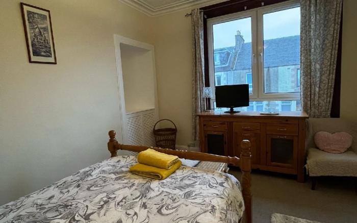 Homely Cosy Apartment near the Beach & Train 