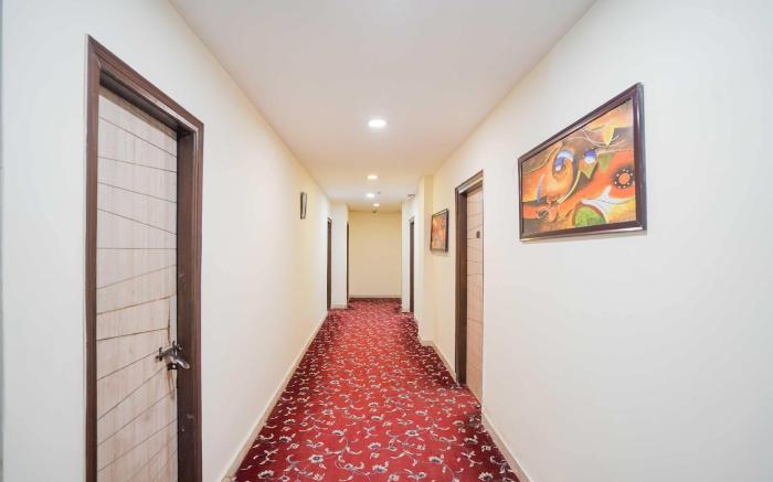 Hotel O West Vinod Nagar Metro Station