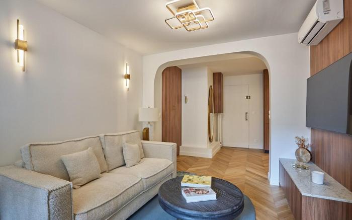 Apartment in the Center of Paris