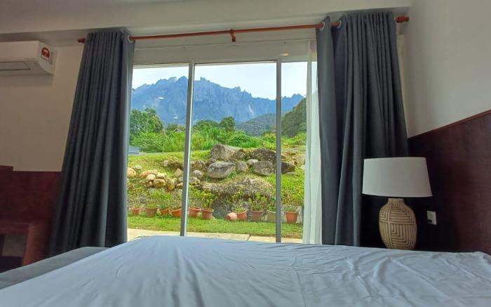 Sling & Stone Mountain Suites