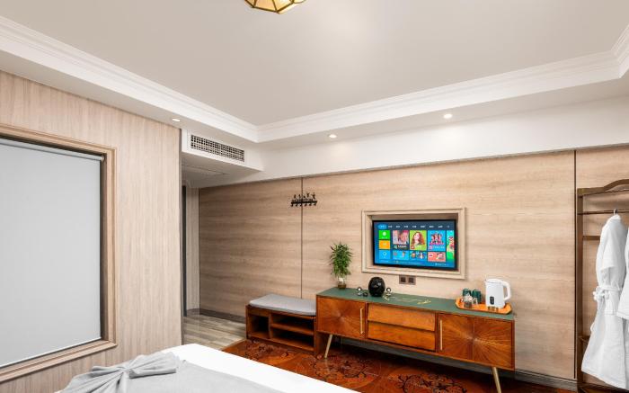 Laoshan Swan Castle Vacation Garden B&B