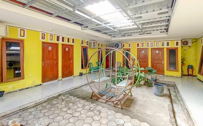 WILUDJENG Guest House near Alun Alun Sragen Mitra RedDoorz