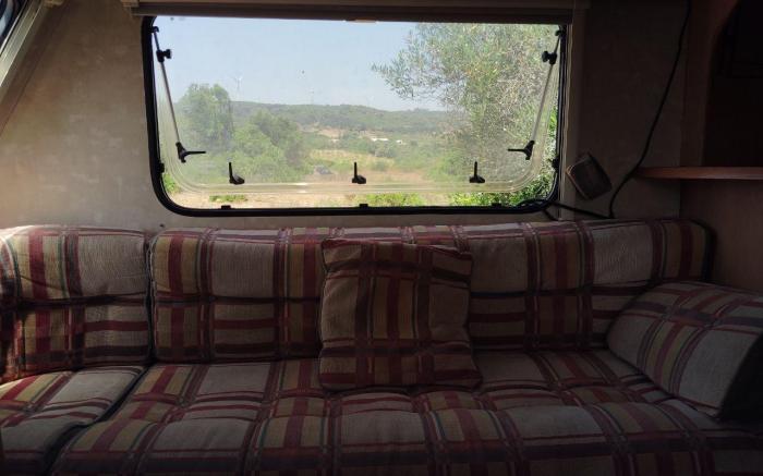 Uljanas caravana for 2 with view of the rescued horses