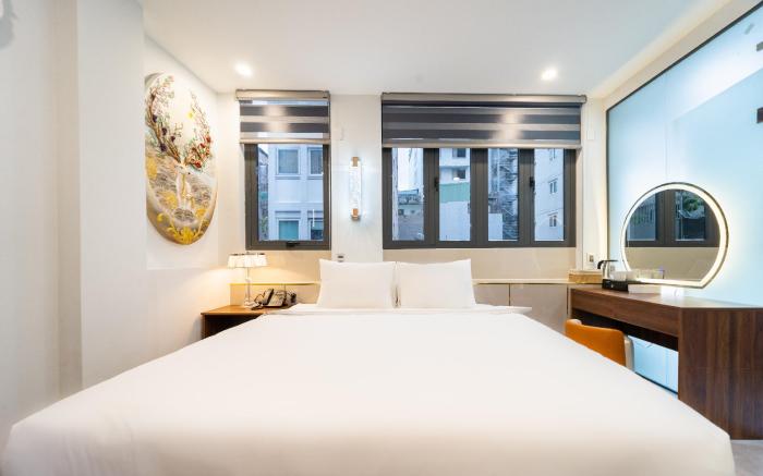 Golden Lunar Hotel 