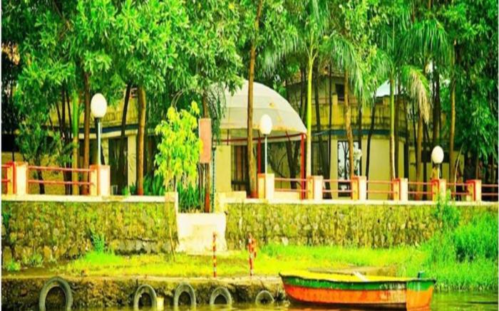 Srushti Farms Resort