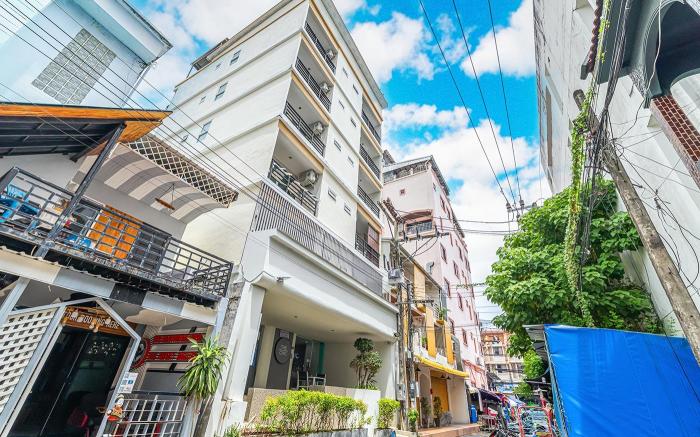 THE CHIC PATONG