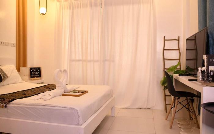 Deluxe Room 103 w/ Private Balcony