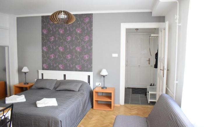 Diamond Astoria 5, sun-lit and quiet