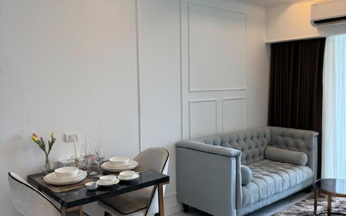 Skyline Stay – Empire Tower
