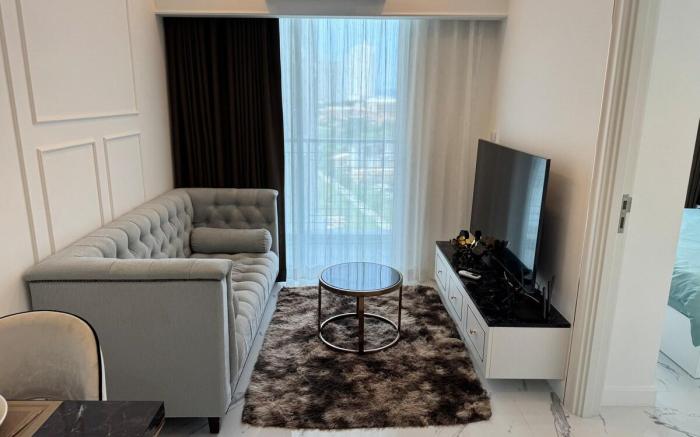 Skyline Stay – Empire Tower