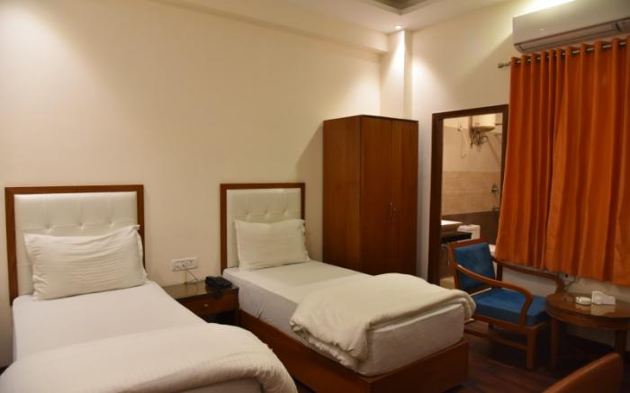 RROOMS Hotel Riddhi Grand