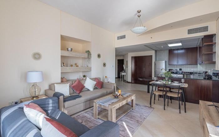 Cheerful Apt With Stunning Views in Port Saeed