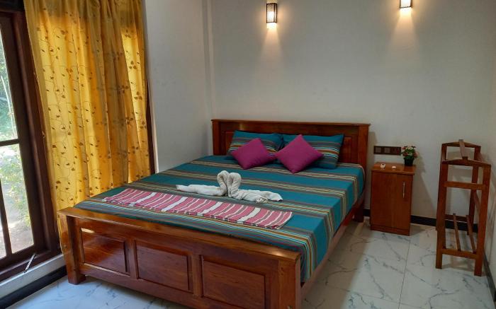 Silent Peacock Villa And Peacock Cafe