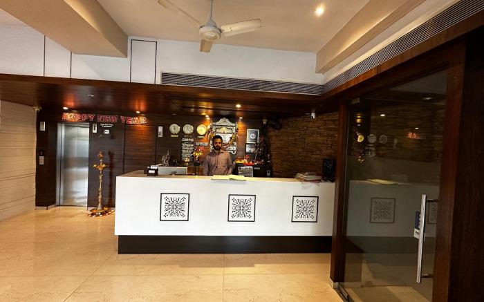 South Coast Hotel 18km CSM International Airport 