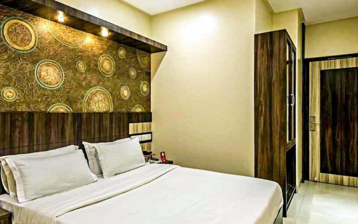 Hotel Shambhuji 28.3 km  CSM International Airport