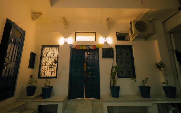 White Poppy Lake Side Hostel