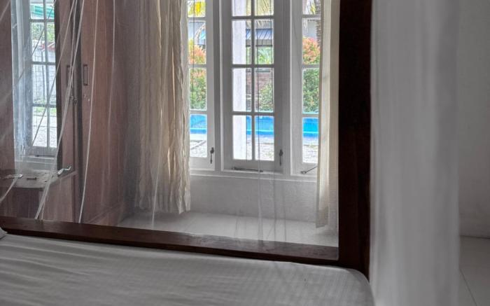 The Shenu Lake House - Private 4 BR Pool Villa 