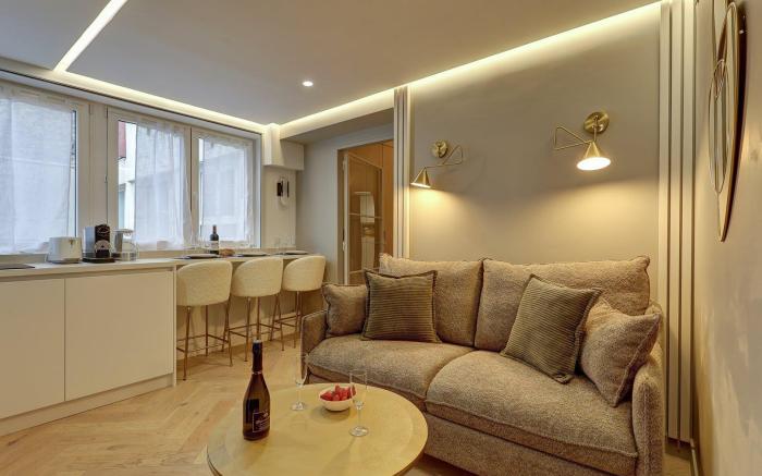 Superb AC Apartment  Champs de Mars Eiffel Tower