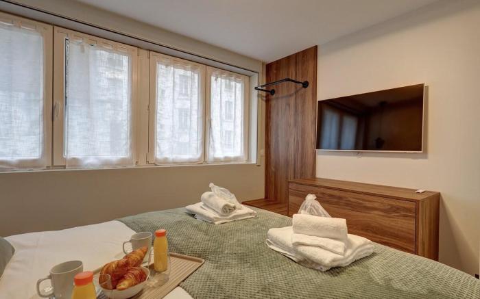 Superb AC Apartment  Champs de Mars Eiffel Tower