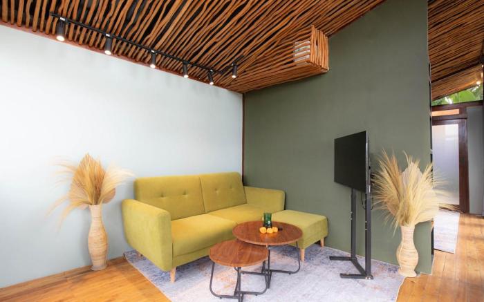 Charming One Bedroom Cottage facing to the Jungle