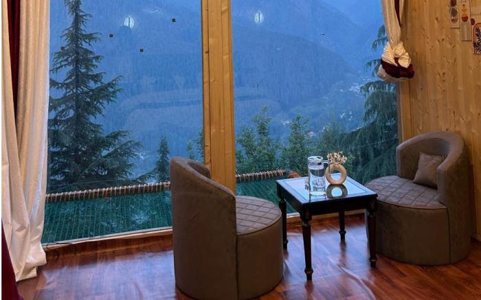 The Woodnest - Serene Wooden Suite with Jacuzzi