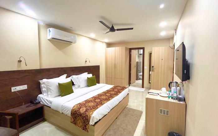 Iris suites Kalkaji