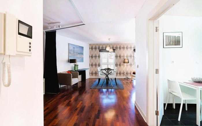 DOWNTOWN RIVER SIDE by Homing