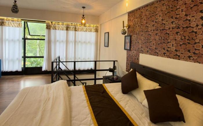 Oak Stays By Hillwayn