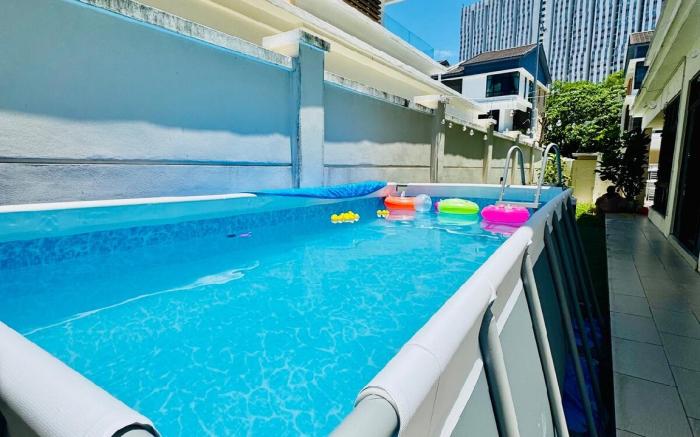 Batu Ferringhi Home Near Beach in Penang Pool
