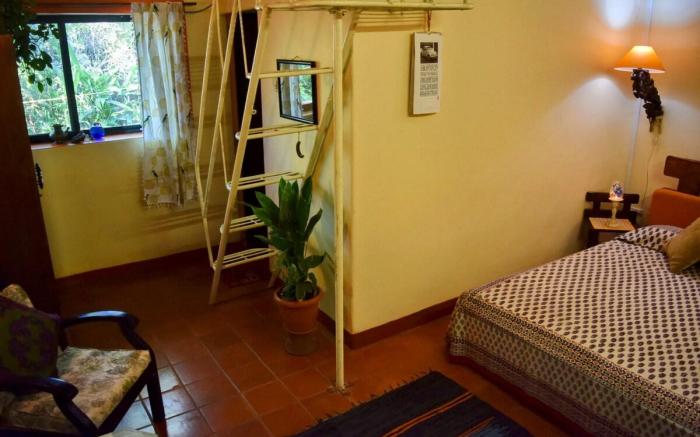 Shantidarshan| 1BR Attic bed | Amboli by homeyhuts