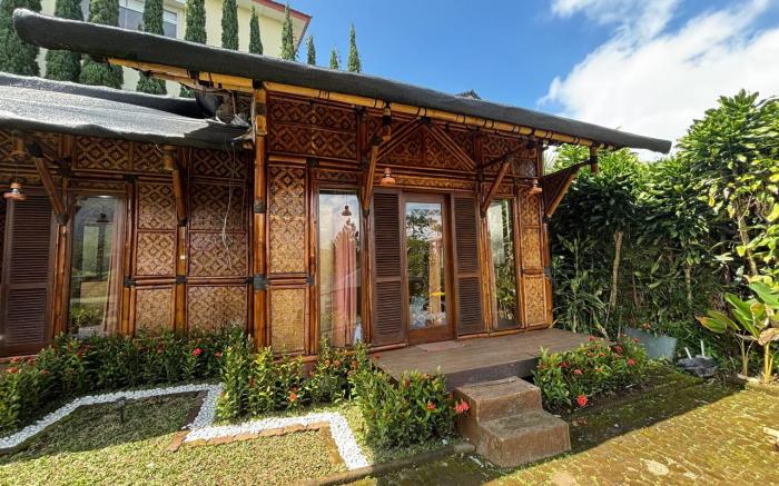 BUMO House by Villa Istana Bunga