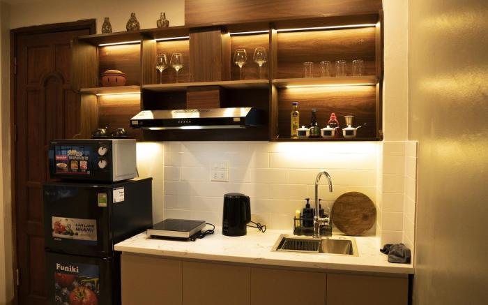 Street-facing room| 2BR| Balcony| Elegance Home