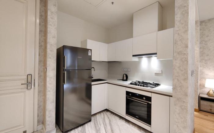 Five Star Lavish Flat in Leela Residence