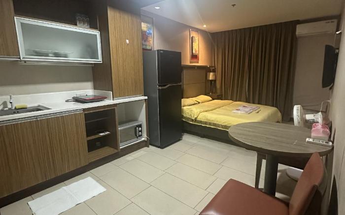 Quiet department in Makati Room1217