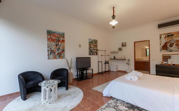 Andalusian Retreat with Garden Pool and Breakfast