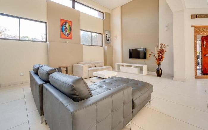 Modern guest suite - Wi-Fi, Pool, Fireplace