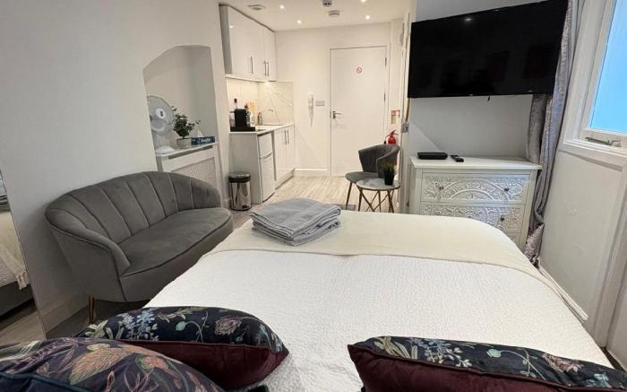 Cozy Luxe Studio Near Hyde Park