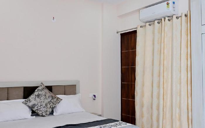 Maa Ganga Homes |Room No 203(No unmarried couples)