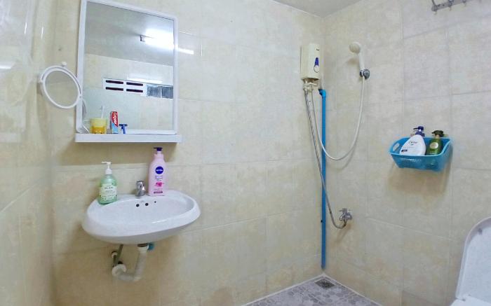 New, Clean & Top Location I Sheem Stay