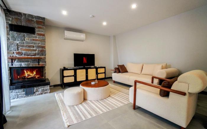 Vital Home Deluxe Heated Pool Villa