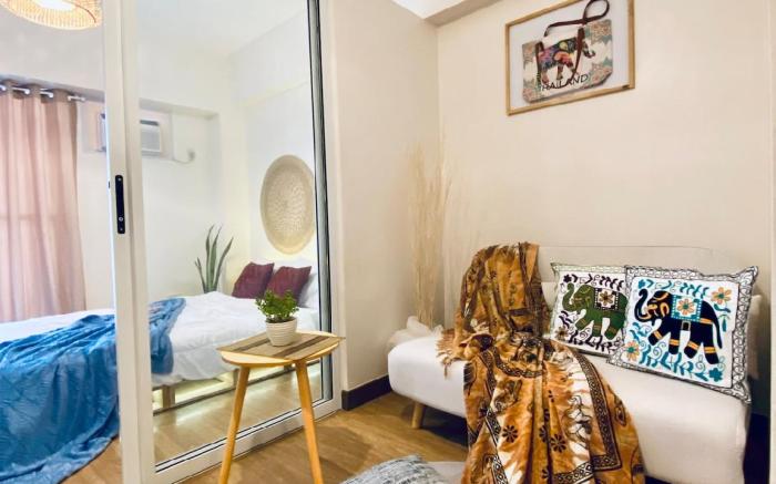 Den and Then: Sky Lounge, Pet friendly, Pool