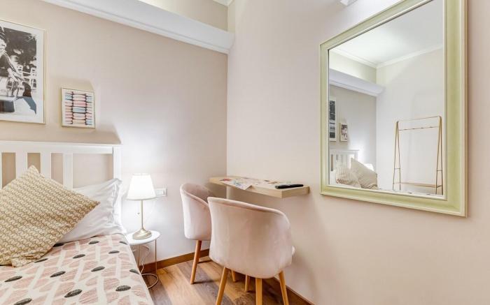 jmartins3 double bedroom near TREVI FOUNTAIN