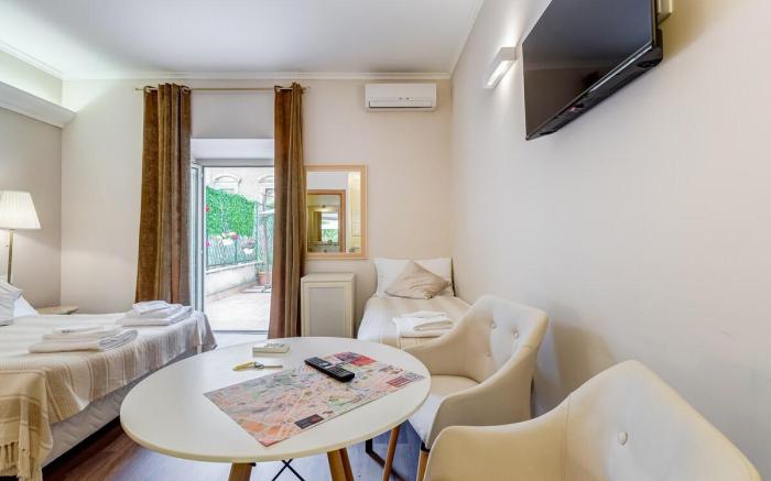 JMartins Quadruple Room near Trevi Fountain
