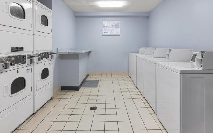 HomeTowne Studios & Suites Charlotte – Ballantyne