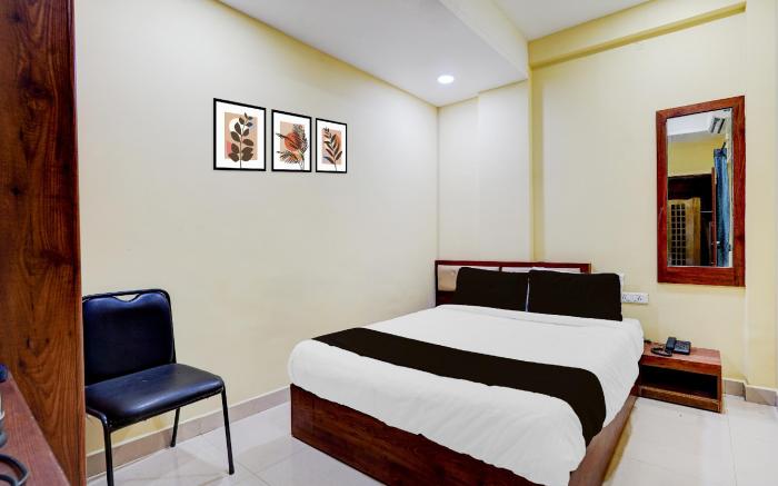 Collection O Vadapalani Metro Pineapple GuestHouse
