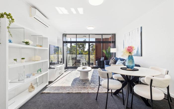 Beaufort Street 1BDR + Parking