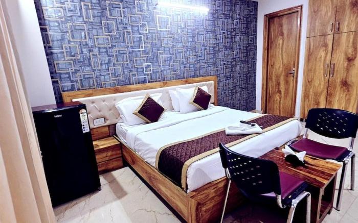 Peaceful Hotel  Room