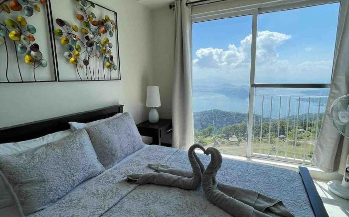Enjoy The Breeze and Scenery from the 20th Floor!