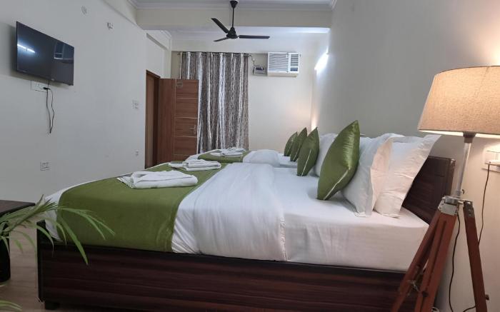 Around stays-Hotel Foothill, Tapovan
