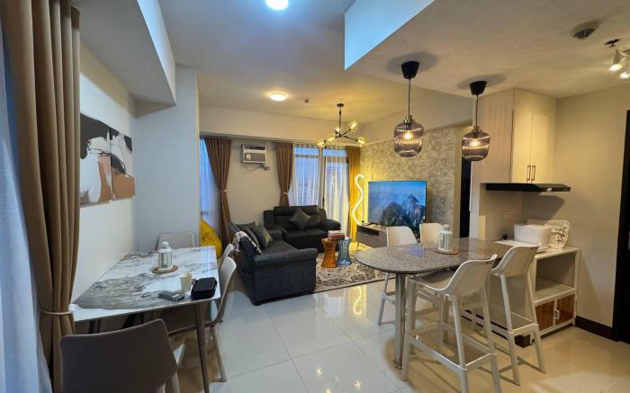 Modern  Spacious 2BR 68 sqm Condo in Manhattan Heights Pool View